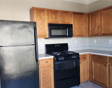 606 Market Place Lane - Photo Thumbnail 5