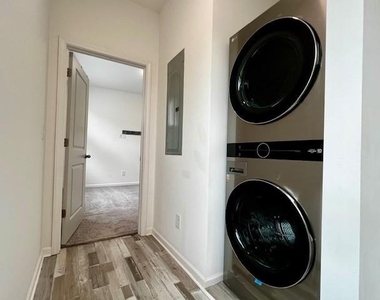 837 Smith Street Sw - Photo Thumbnail 8