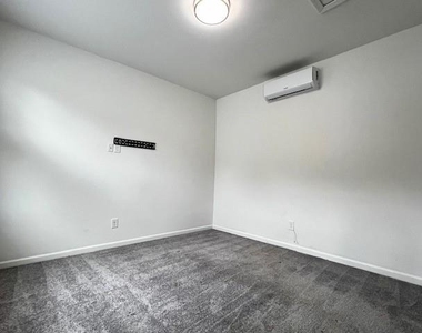 837 Smith Street Sw - Photo Thumbnail 9