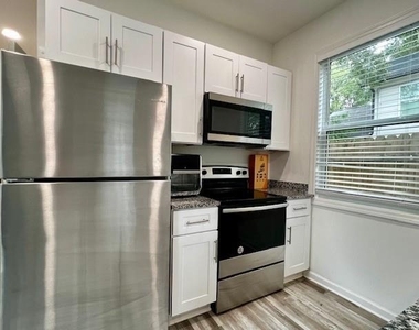 837 Smith Street Sw - Photo Thumbnail 3