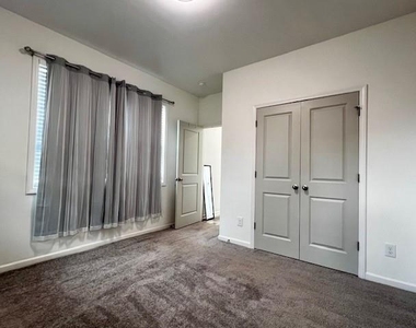 837 Smith Street Sw - Photo Thumbnail 10