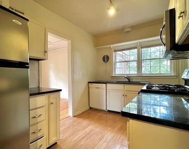 31 28th Street Nw - Photo Thumbnail 3