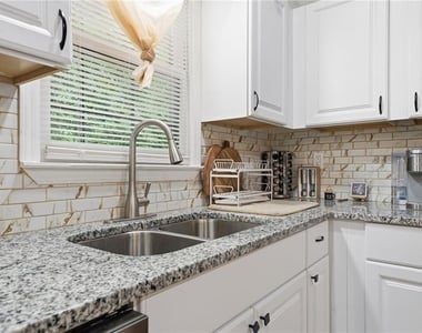 1806 Charleston Avenue Se - Photo Thumbnail 21