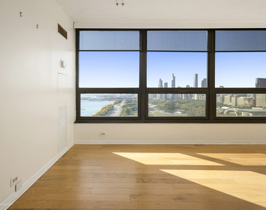 360 E Randolph Street - Photo Thumbnail 17