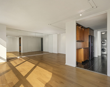 360 E Randolph Street - Photo Thumbnail 13