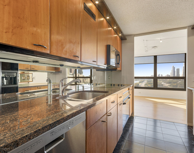 360 E Randolph Street - Photo Thumbnail 20