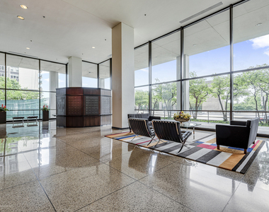 360 E Randolph Street - Photo Thumbnail 2