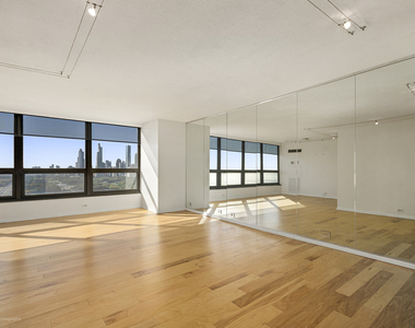 360 E Randolph Street - Photo Thumbnail 12