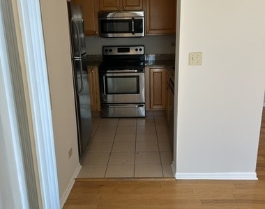 511 Aurora Avenue - Photo Thumbnail 4