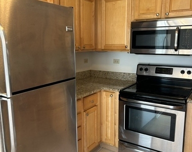 511 Aurora Avenue - Photo Thumbnail 6
