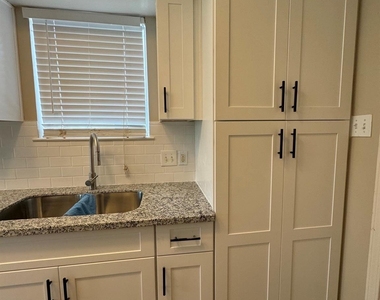 10734 Braewick Drive - Photo Thumbnail 4