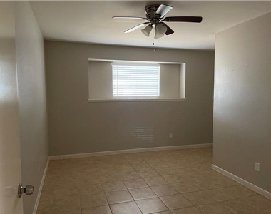 10734 Braewick Drive - Photo Thumbnail 9
