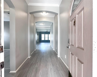 3307 Raintree Village Drive - Photo Thumbnail 4