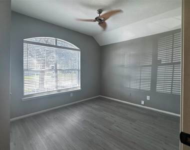 3307 Raintree Village Drive - Photo Thumbnail 5