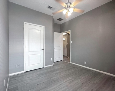 3307 Raintree Village Drive - Photo Thumbnail 10