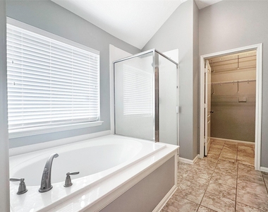 3307 Raintree Village Drive - Photo Thumbnail 23