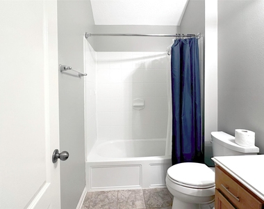 3307 Raintree Village Drive - Photo Thumbnail 7