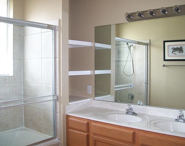 811 Bradford Avenue - Photo Thumbnail 13