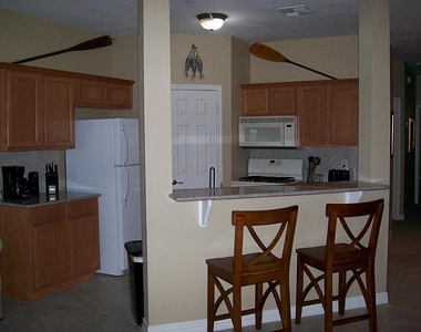 811 Bradford Avenue - Photo Thumbnail 7