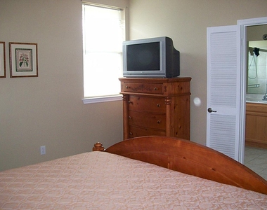 811 Bradford Avenue - Photo Thumbnail 12