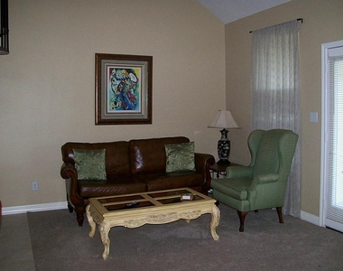 811 Bradford Avenue - Photo Thumbnail 4