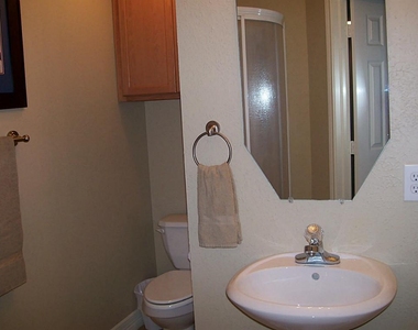 811 Bradford Avenue - Photo Thumbnail 16