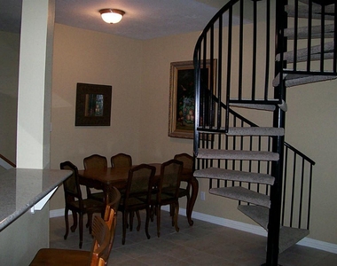 811 Bradford Avenue - Photo Thumbnail 9