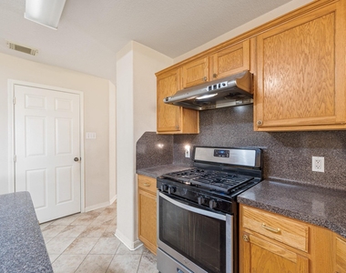 3827 Alder Pass Court - Photo Thumbnail 17