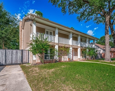 8110 Bent Oak Lane - Photo Thumbnail 2