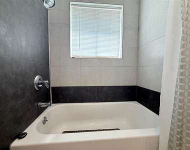 5861 Inwood Drive - Photo Thumbnail 15