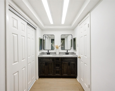10523 Towne Square Road - Photo Thumbnail 24