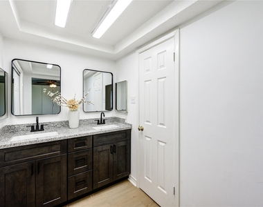 10523 Towne Square Road - Photo Thumbnail 25