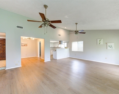 10523 Towne Square Road - Photo Thumbnail 8