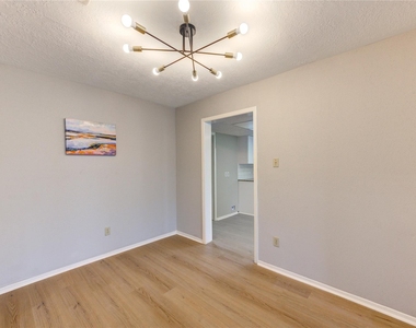 10523 Towne Square Road - Photo Thumbnail 3
