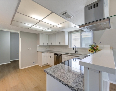 10523 Towne Square Road - Photo Thumbnail 11