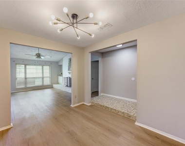 10523 Towne Square Road - Photo Thumbnail 2