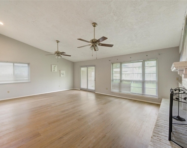 10523 Towne Square Road - Photo Thumbnail 6