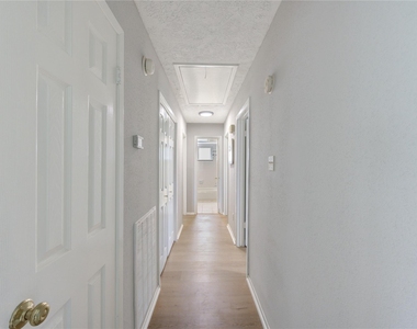 10523 Towne Square Road - Photo Thumbnail 16