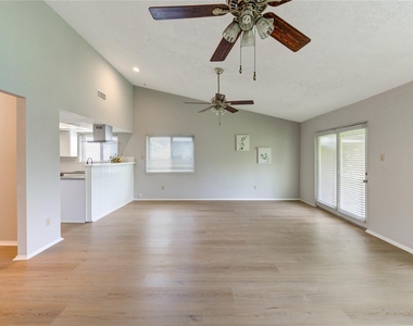 10523 Towne Square Road - Photo Thumbnail 7