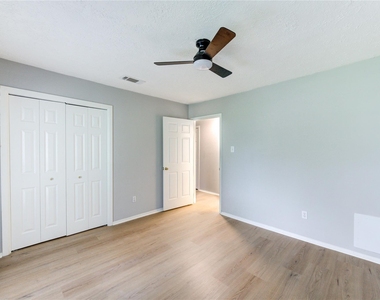 10523 Towne Square Road - Photo Thumbnail 21