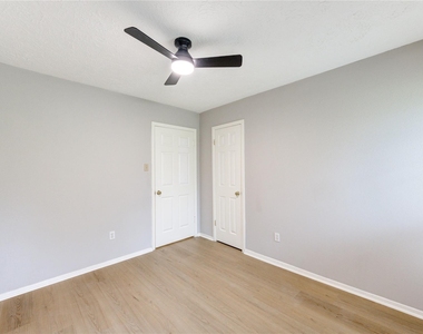 10523 Towne Square Road - Photo Thumbnail 18