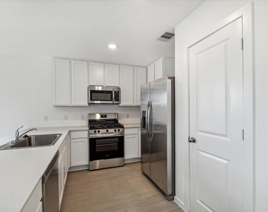 18246 Via Aurelia Drive - Photo Thumbnail 6