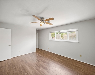 10814 Sugar Hill Drive - Photo Thumbnail 17