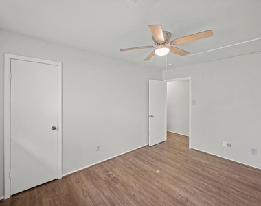 10814 Sugar Hill Drive - Photo Thumbnail 13