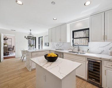 2422 Nantucket Drive - Photo Thumbnail 8