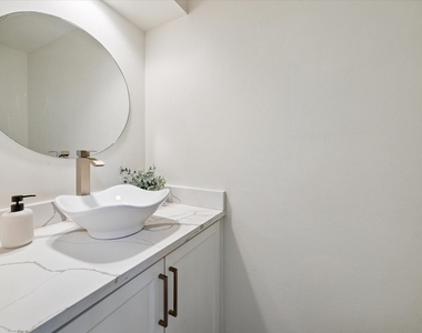2422 Nantucket Drive - Photo Thumbnail 9