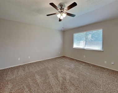 9606 Yearling Circle - Photo Thumbnail 7