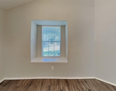 9606 Yearling Circle - Photo Thumbnail 5