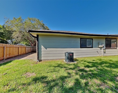 9606 Yearling Circle - Photo Thumbnail 16