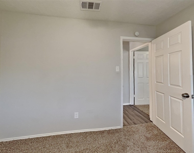 9606 Yearling Circle - Photo Thumbnail 13
